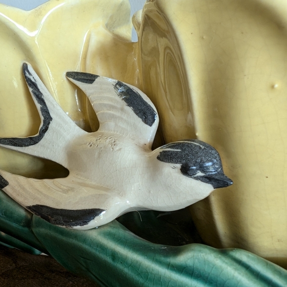 Vintage McCoy Ceramic Double Planter Yellow Tulips and Swallow Midcentury - Picture 12 of 12